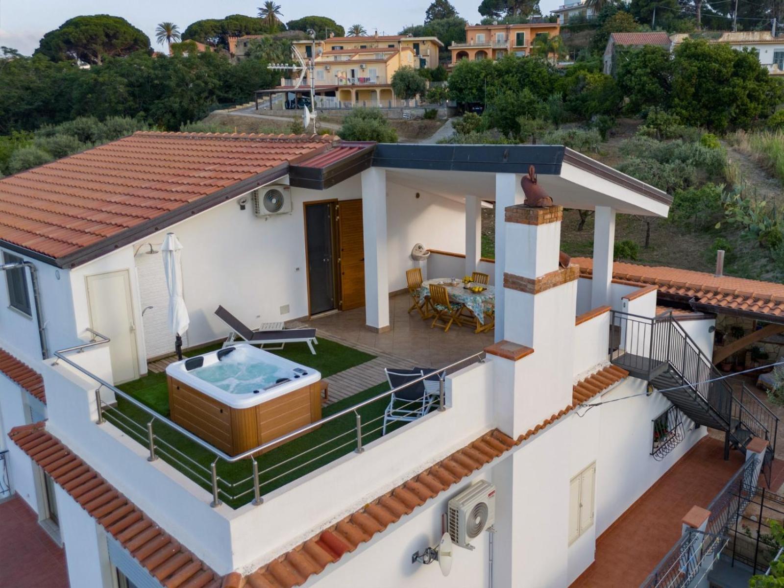 Loft Incantevole Con Idromassaggio Esterno Privato Patti Exterior photo